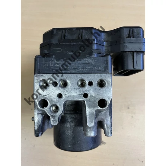 MN102452 Bontott Mitsubishi L200 ABS Module Kocka Vezérlő Egység 2006-2011